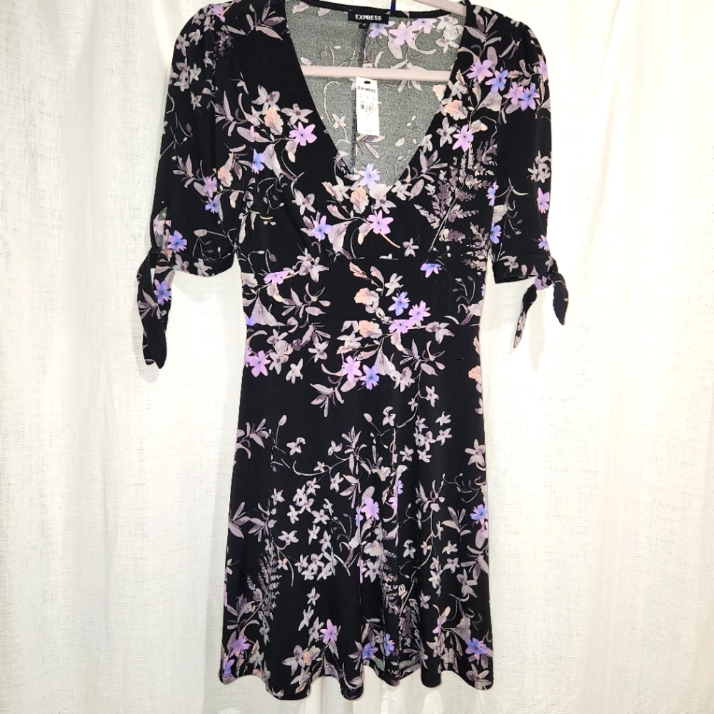 Express short v neck dress sz Small